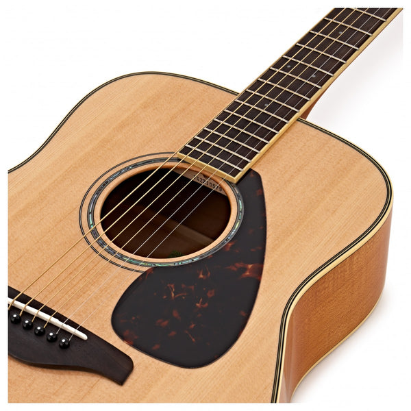 Yamaha FG840 Dreadnought - 6-String Acoustic Guitar - Natural Gloss Finish